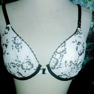 Body NWT by Victoria Secret perfect coverage 36B